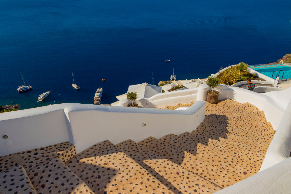 Santorin escalier vers la mer
